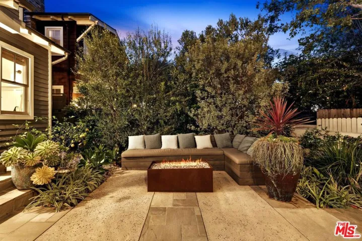 821 Amoroso Place, Venice, California 90291