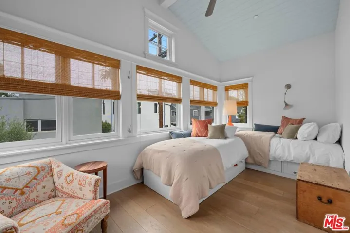 821 Amoroso Place, Venice, California 90291