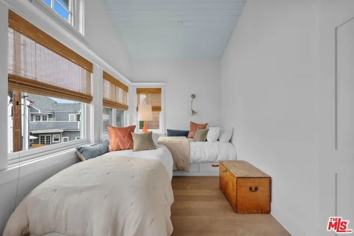 821 Amoroso Place, Venice, California 90291