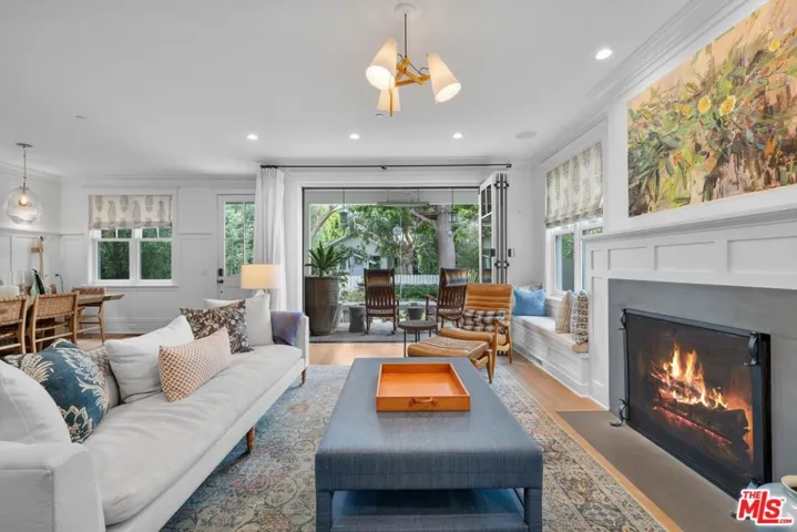821 Amoroso Place, Venice, California 90291