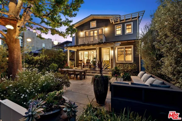 821 Amoroso Place, Venice, California 90291