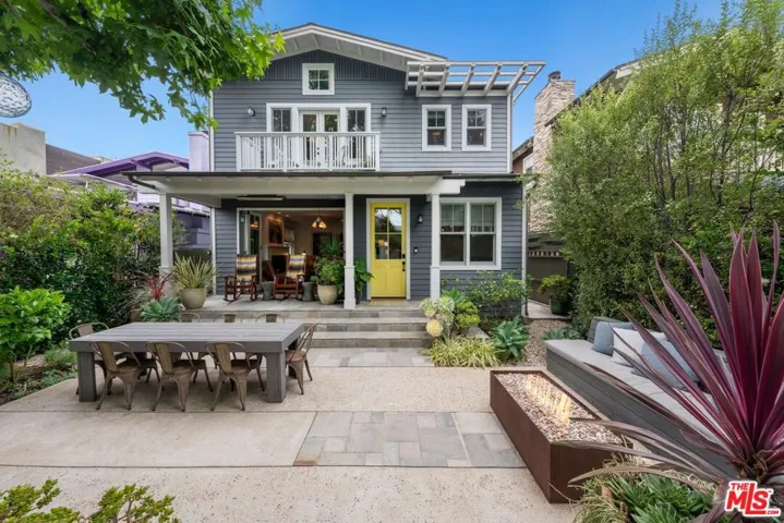 821 Amoroso Place, Venice, California 90291