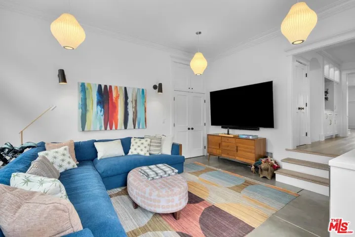821 Amoroso Place, Venice, California 90291