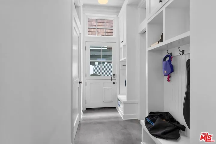 821 Amoroso Place, Venice, California 90291