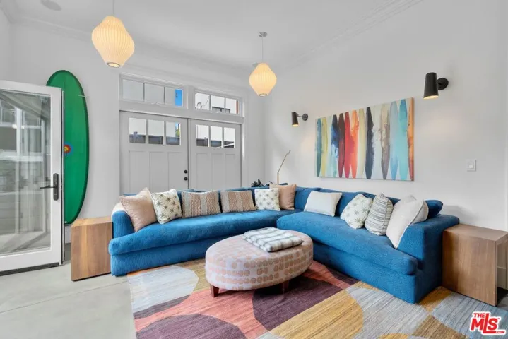 821 Amoroso Place, Venice, California 90291