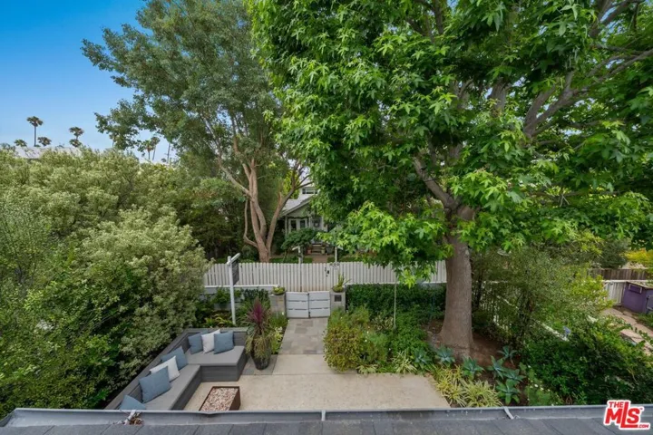821 Amoroso Place, Venice, California 90291