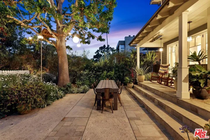 821 Amoroso Place, Venice, California 90291