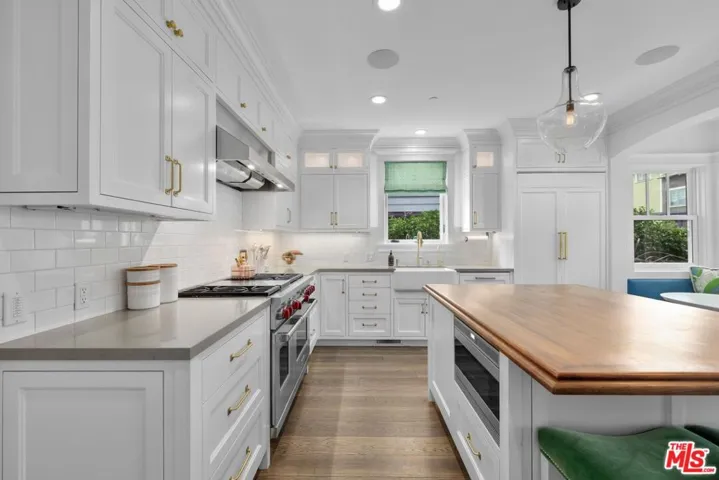821 Amoroso Place, Venice, California 90291