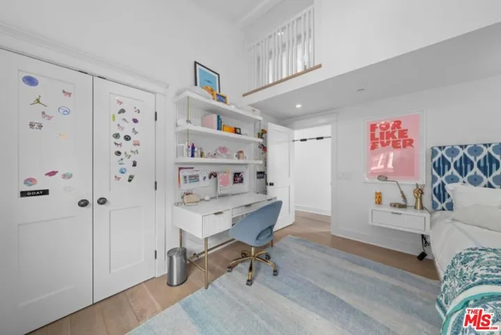 821 Amoroso Place, Venice, California 90291