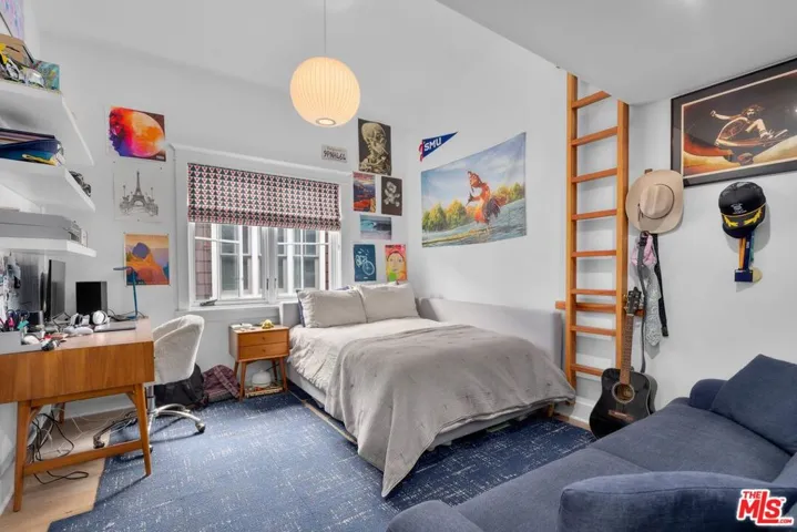 821 Amoroso Place, Venice, California 90291