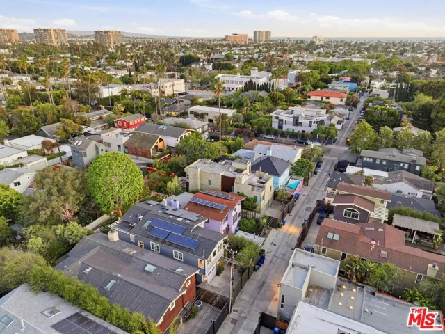 821 Amoroso Place, Venice, California 90291