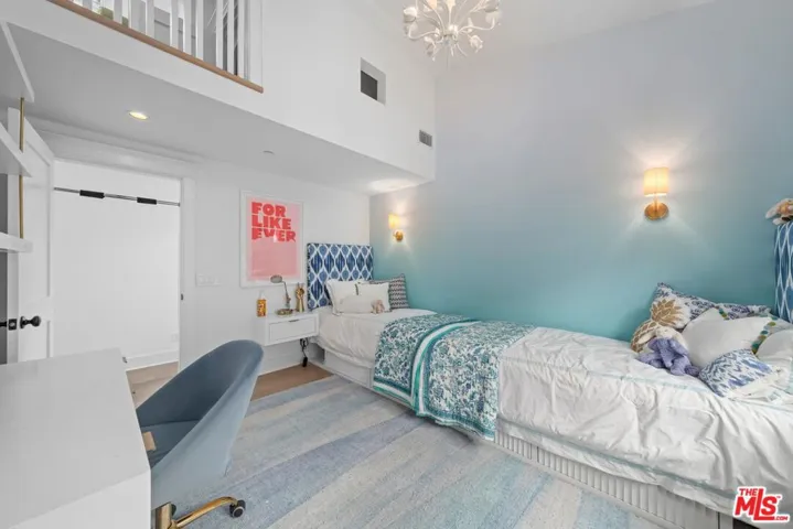 821 Amoroso Place, Venice, California 90291