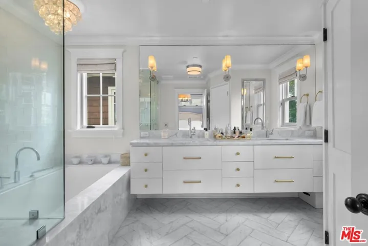 821 Amoroso Place, Venice, California 90291