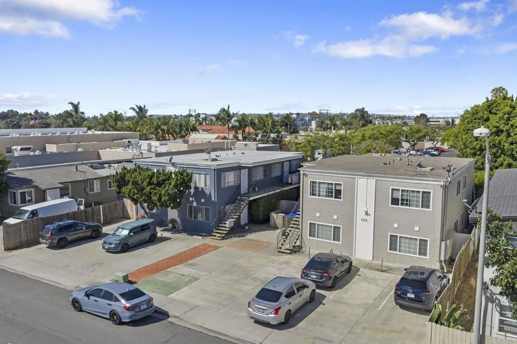 1212 Azusa St