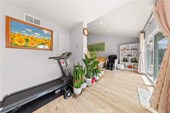 8226 Henshaw, Buena Park, California 90621