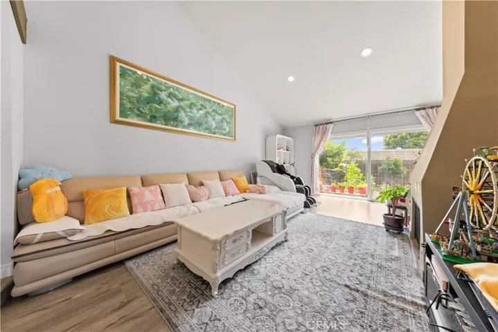 8226 Henshaw, Buena Park, California 90621
