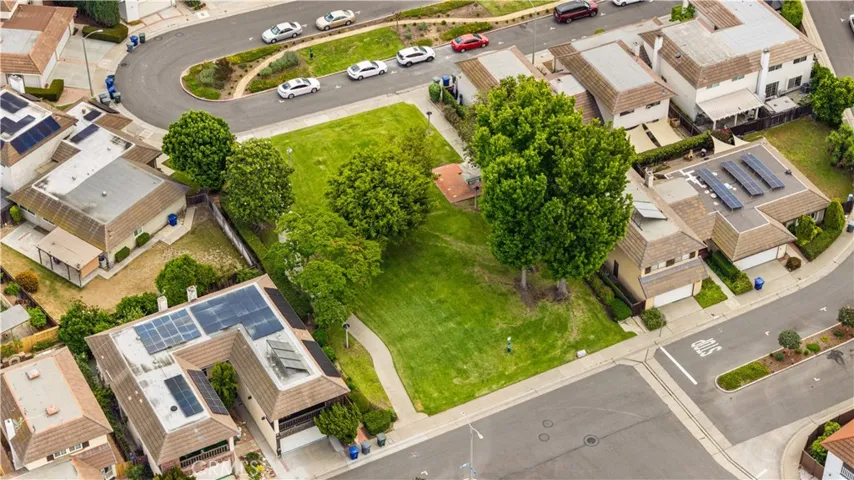 8226 Henshaw, Buena Park, California 90621