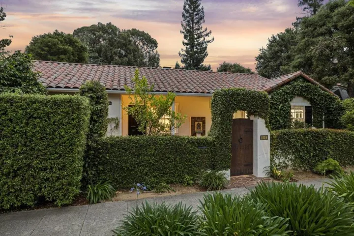 690 Lincoln Avenue, Palo Alto, California 94301