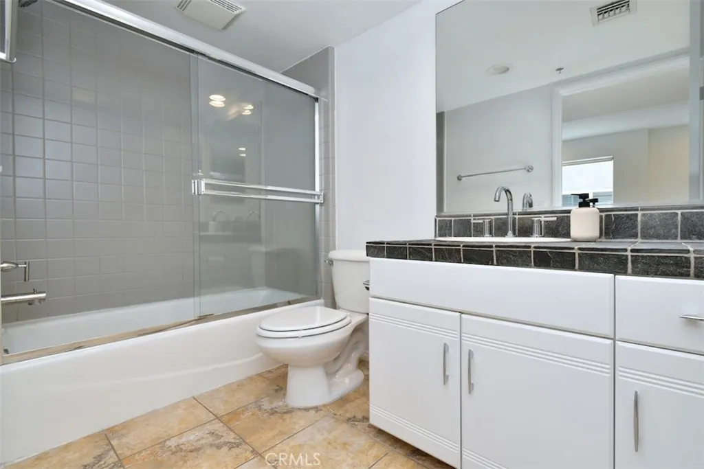 Full Bathroom in Bedroom 1