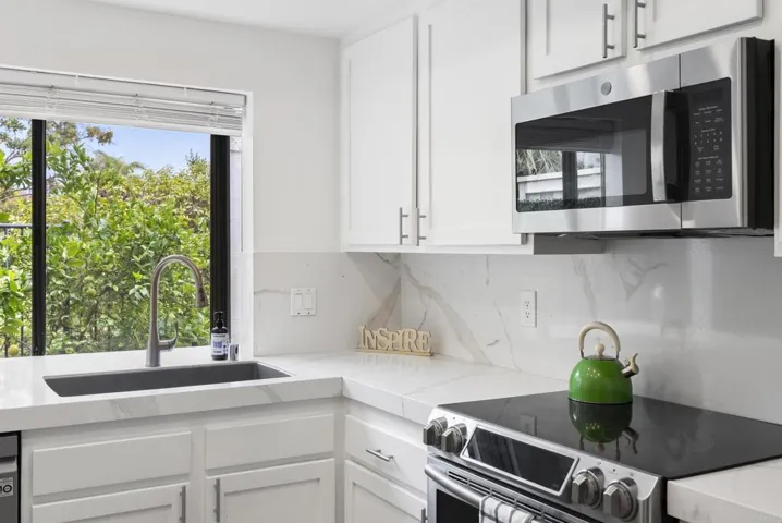 7265 Caminito Pantoja, San Diego, California 92122