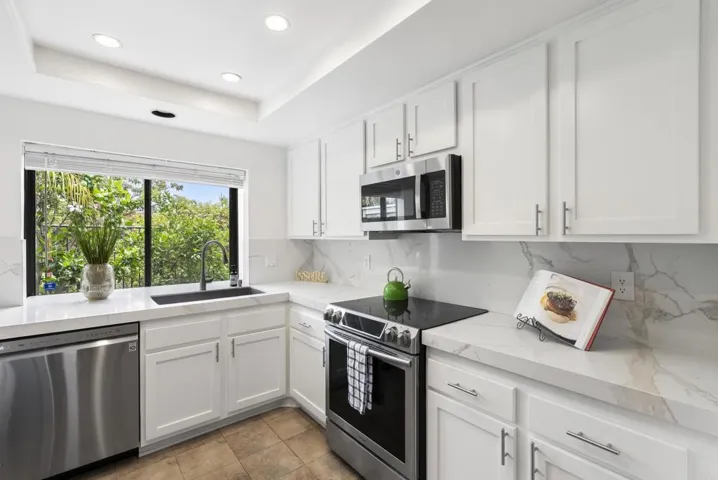 7265 Caminito Pantoja, San Diego, California 92122