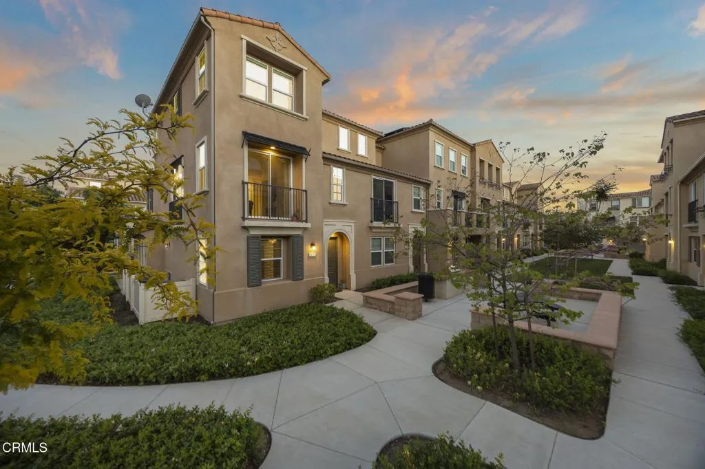 8-web-or-mls-Upmarket Media-5075Manz-twi