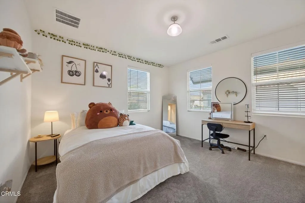 30-web-or-mls-Upmarket Media-5075Manz082
