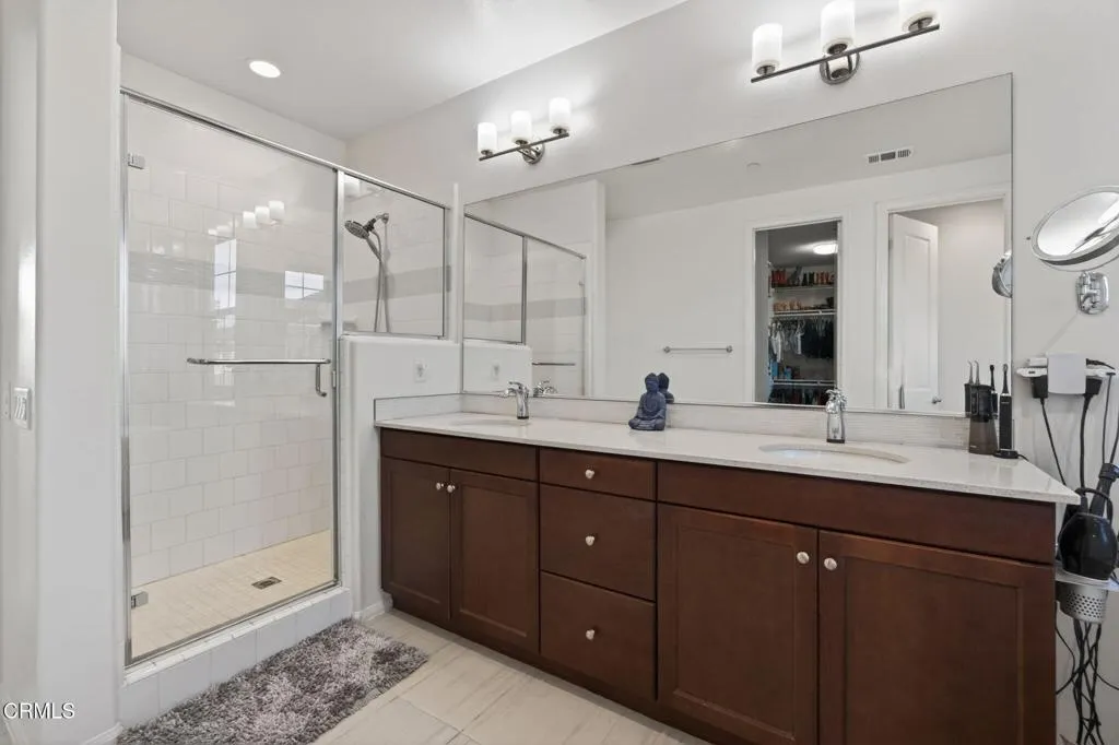 36-web-or-mls-Upmarket Media-5075Manz100