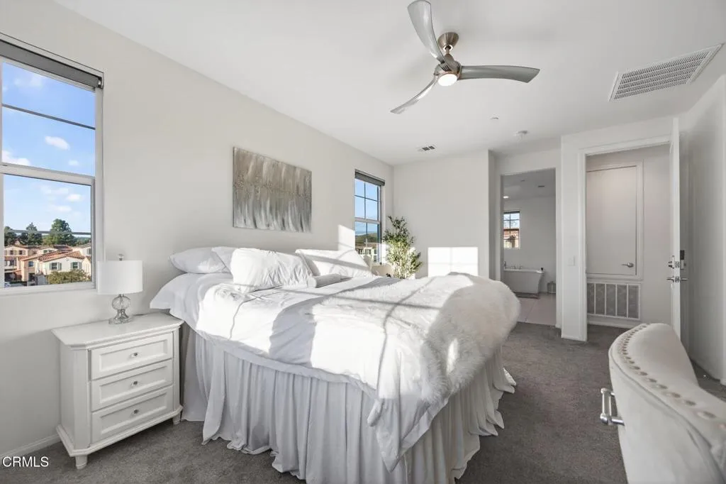 34-web-or-mls-Upmarket Media-5075Manz096