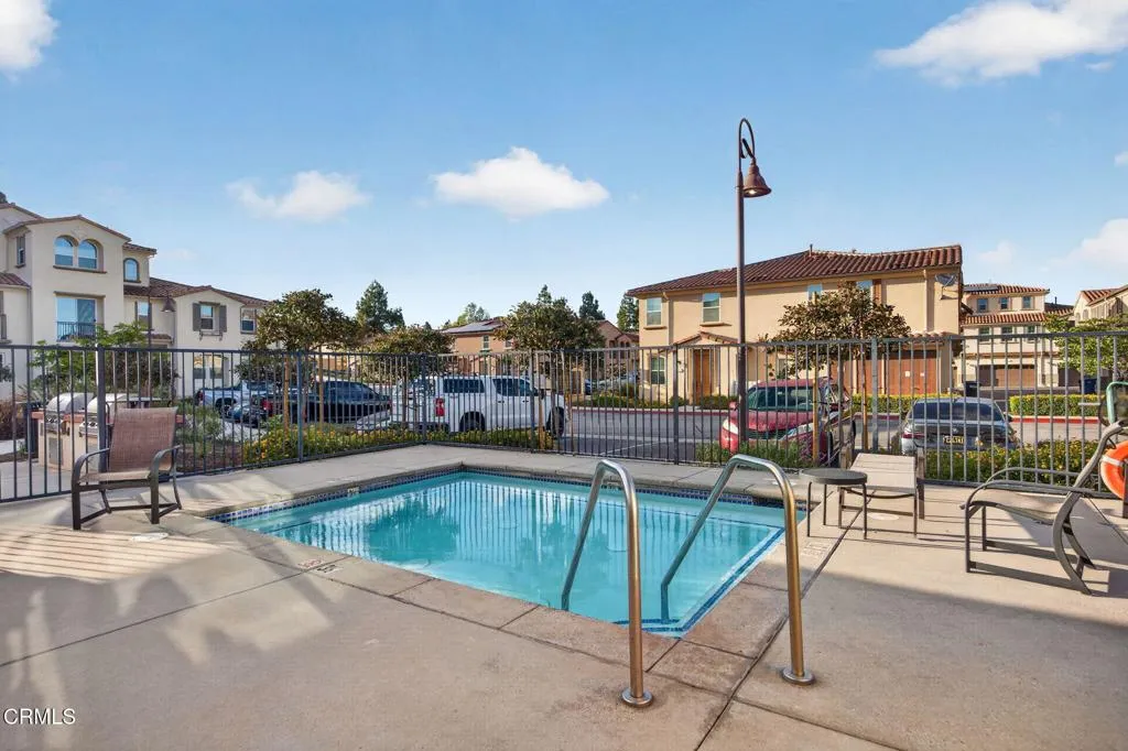 49-web-or-mls-Upmarket Media-5075Manz025