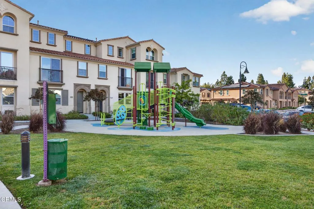 47-web-or-mls-Upmarket Media-5075Manz019