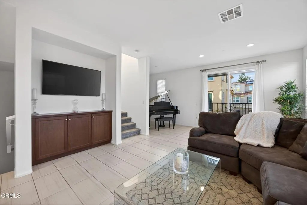 29-web-or-mls-Upmarket Media-5075Manz079