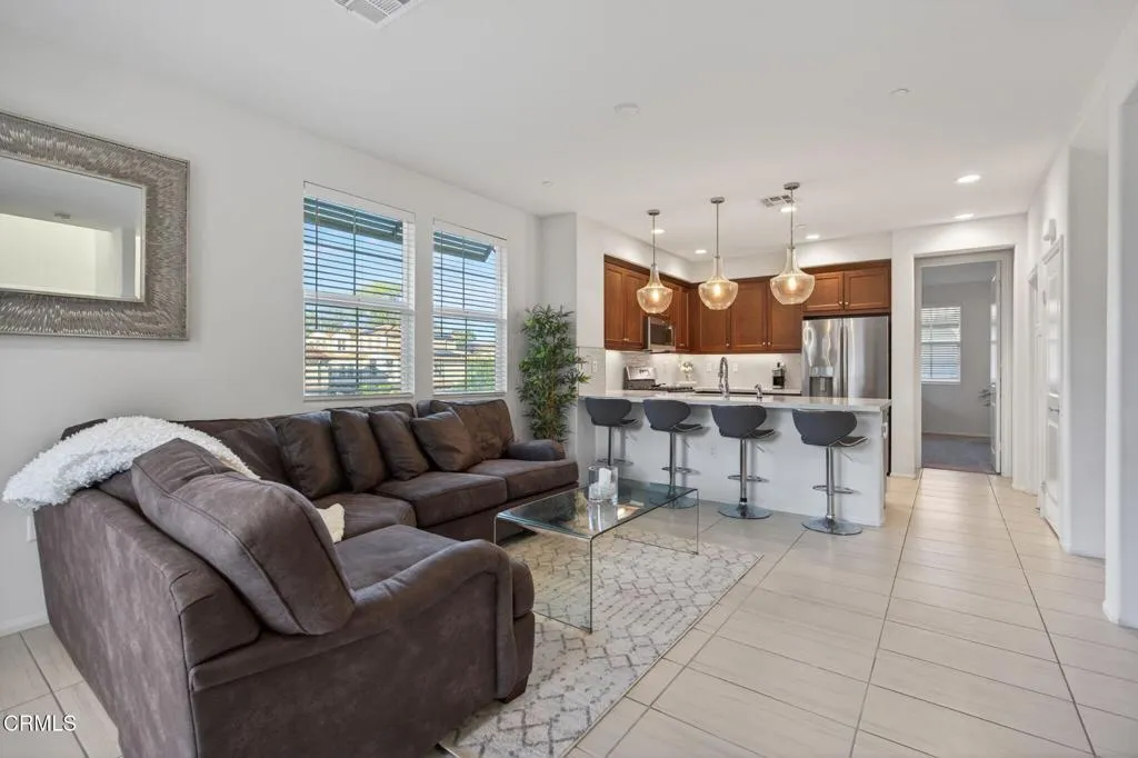 26-web-or-mls-Upmarket Media-5075Manz072