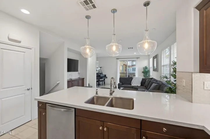 23-web-or-mls-Upmarket Media-5075Manz061