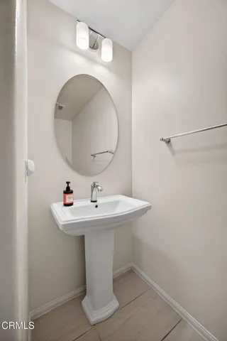 24-web-or-mls-Upmarket Media-5075Manz064