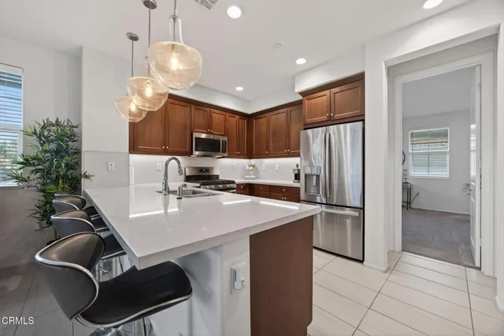 18-web-or-mls-Upmarket Media-5075Manz046