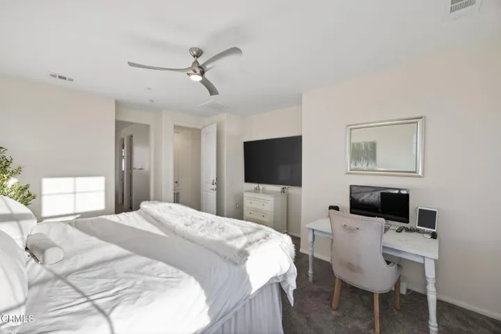 35-web-or-mls-Upmarket Media-5075Manz099