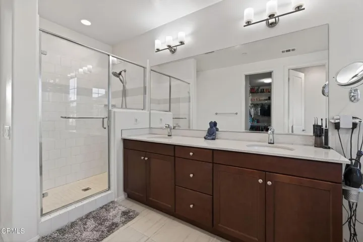 36-web-or-mls-Upmarket Media-5075Manz100