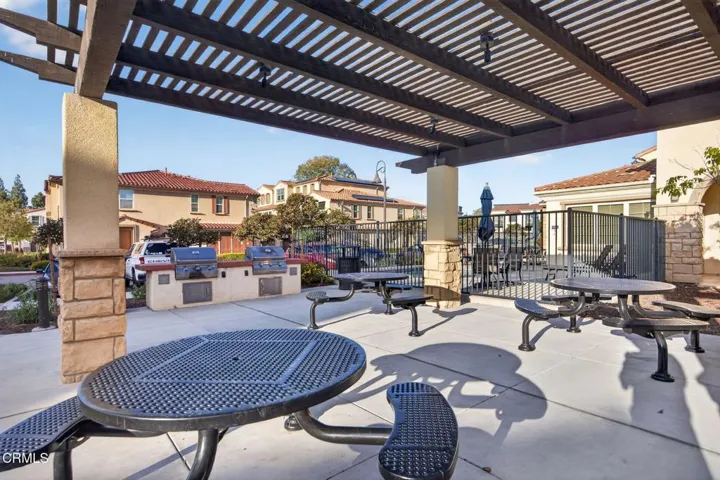48-web-or-mls-Upmarket Media-5075Manz022