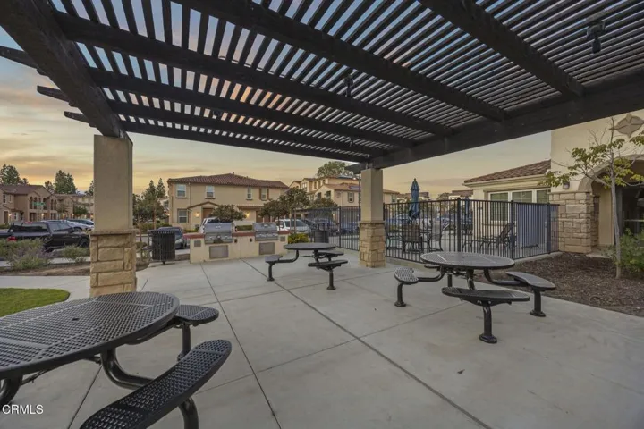 6-web-or-mls-Upmarket Media-5075Manz-twi