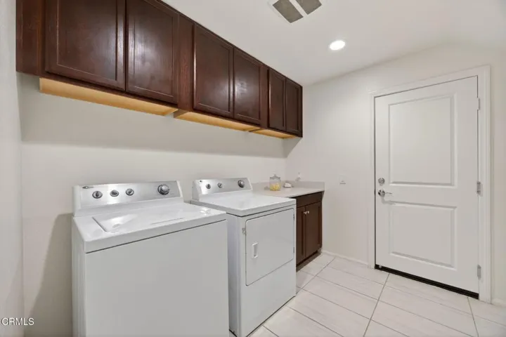 43-web-or-mls-Upmarket Media-5075Manz043