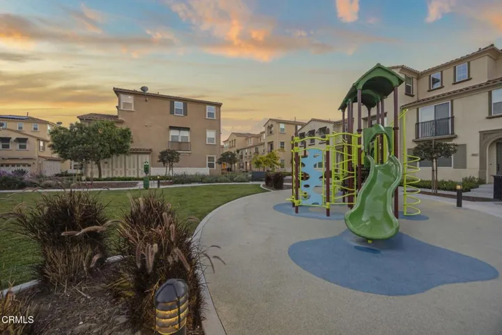 4-web-or-mls-Upmarket Media-5075Manz-twi