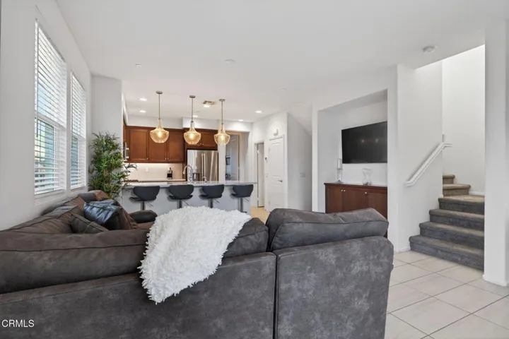 27-web-or-mls-Upmarket Media-5075Manz075
