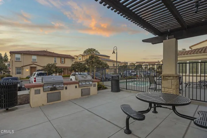 7-web-or-mls-Upmarket Media-5075Manz-twi