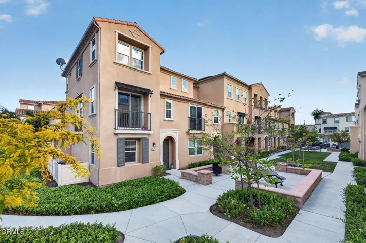 15-web-or-mls-Upmarket Media-5075Manz004