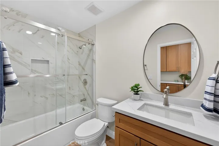 Hall full bathroom with tub for bedrooms #4,5