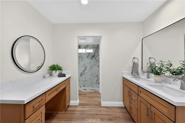 Double vanity area