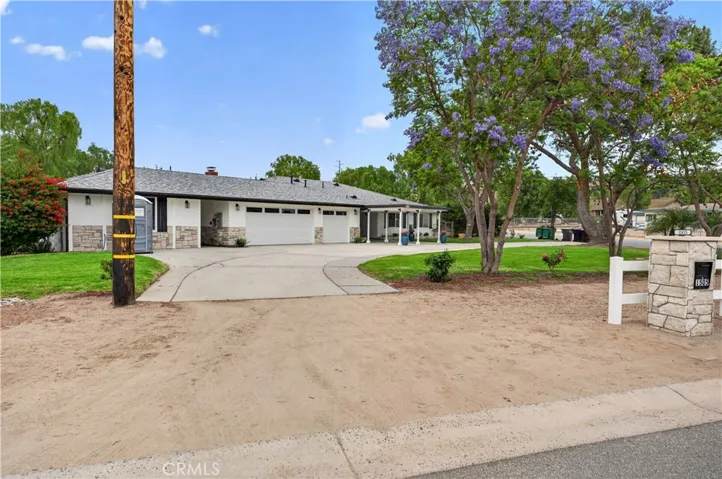 Circular driveway