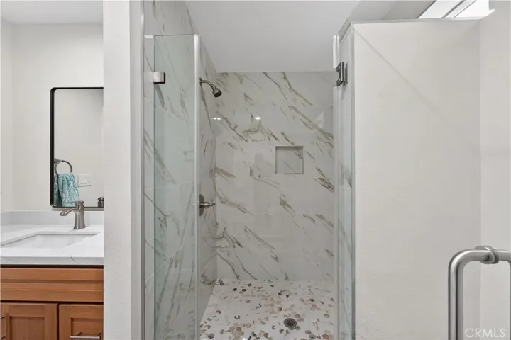Upgraded large walk in shower