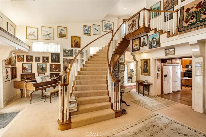 Curved staircase to 2nd story